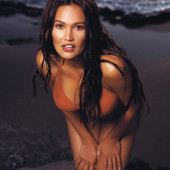 Tia Carrere 