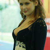 Renee Olstead 