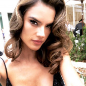 Alessandra Ambrosio cleavage