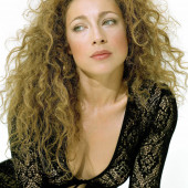 Alex Kingston 