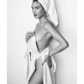 Alexa Chung nude