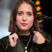 Alice Merton hot