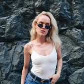 Amanda Winberg braless