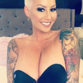 Amber Rose boobs