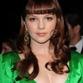 Amber Tamblyn dekollete