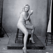 Amy Schumer oben ohne