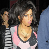 Amy Winehouse cleavage