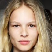 Anna Ewers