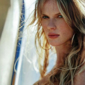 Anne Vyalitsyna topless