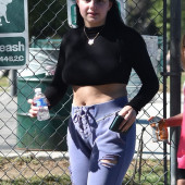 Ariel Winter bauchfrei