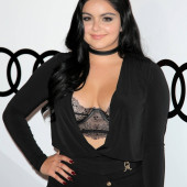 Ariel Winter braless