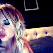 Ashley Benson selfie