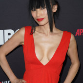 Bai Ling dekollete