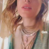 Bella Thorne tit slip