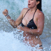 Courteney Cox nipple slip