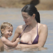 Courteney Cox tit slip