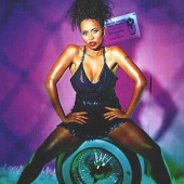 Lisa Nicole Carson 