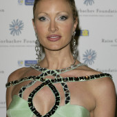 Caprice Bourret 