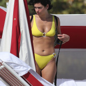 Dua Lipa body