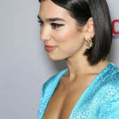 Dua Lipa sideboob