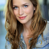 Elizabeth Lail you