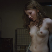 Emily Browning nackt szene