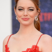 Emma Stone ohne bh