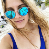 Eugenie Bouchard selfie