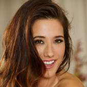 Eva Lovia