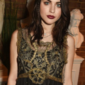 Frances Bean Cobain sexy