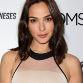 Gal Gadot hot