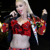 Gwen Stefani bauchfrei