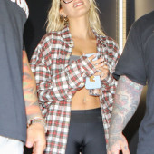 Hailey Bieber cameltoe