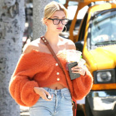 Hailey Bieber glasses