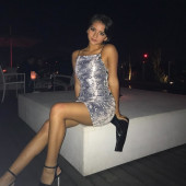 Isabela Moner feet