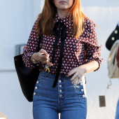 Isla Fisher jeans