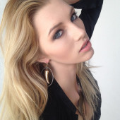 Jourdan Miller selfie