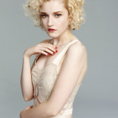 Julia Garner body