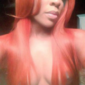 K. Michelle oben ohne