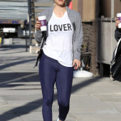 Kaley Cuoco leggings