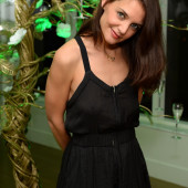 Katie Holmes ohne bh