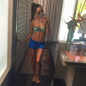 Kayla Itsines body