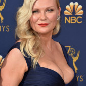 Kirsten Dunst dekollete