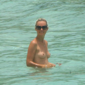 Laeticia Hallyday topless