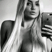 Lindsey Pelas leaked nude