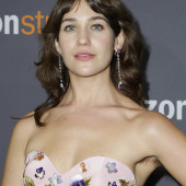 Lola Kirke sexy