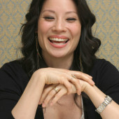 Lucy Liu ausschnitt