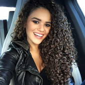 Madison Pettis selfie