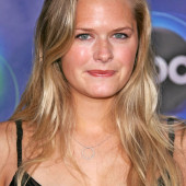 Maggie Lawson cleavage