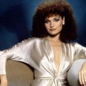 Mary Elizabeth Mastrantonio 